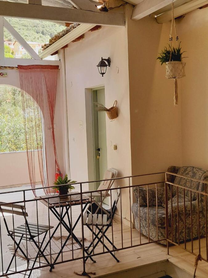 Tune Inn Activity Guesthouse- Over 24'S อิปโซส ภายนอก รูปภาพ